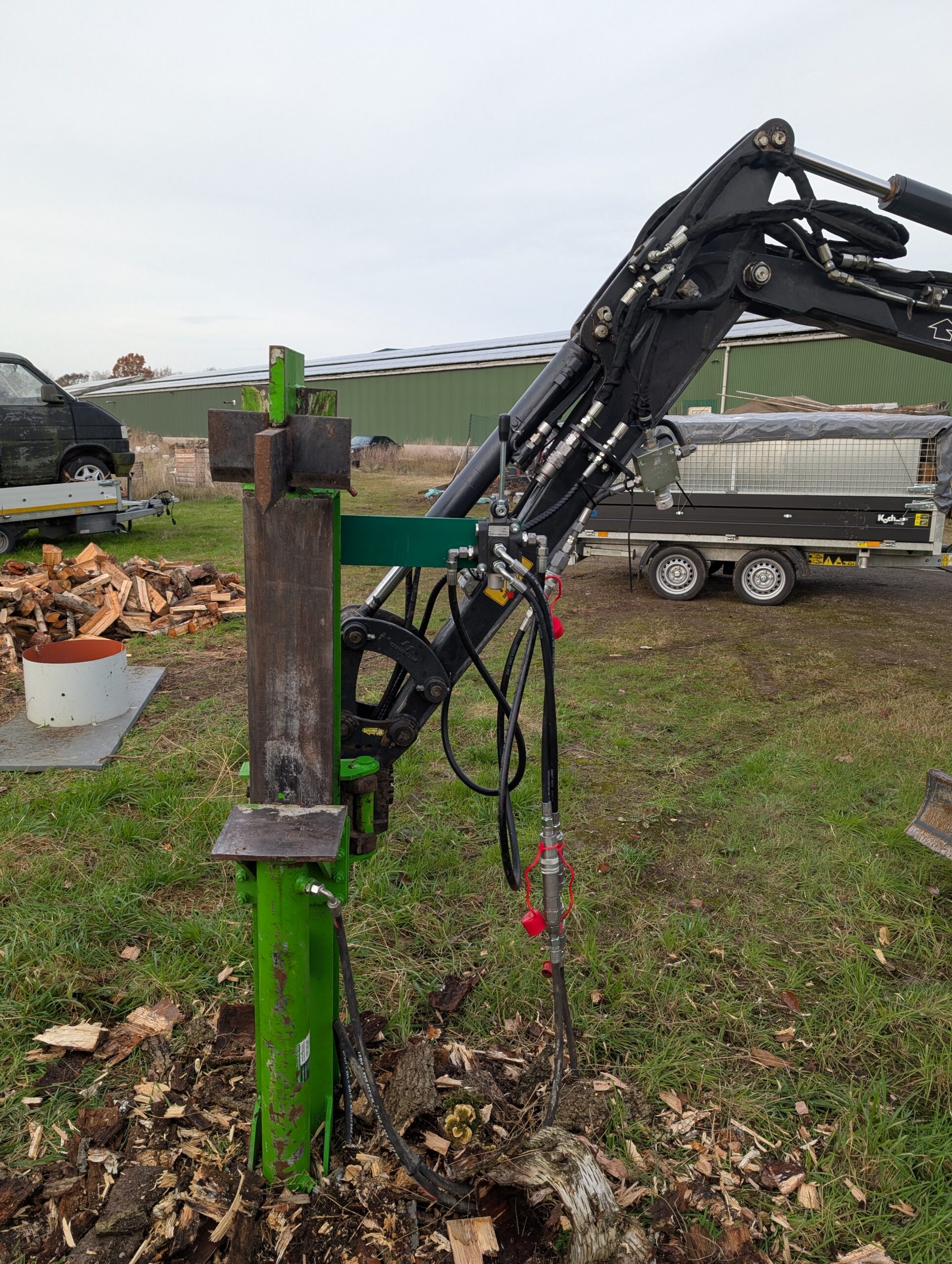 Holzspalter am Bagger