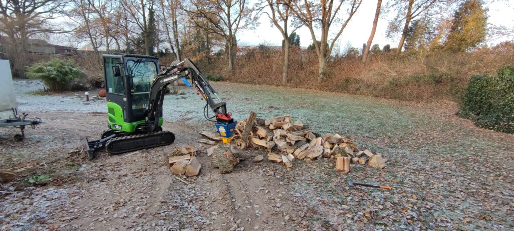Holz spalten mit Kegelspalter